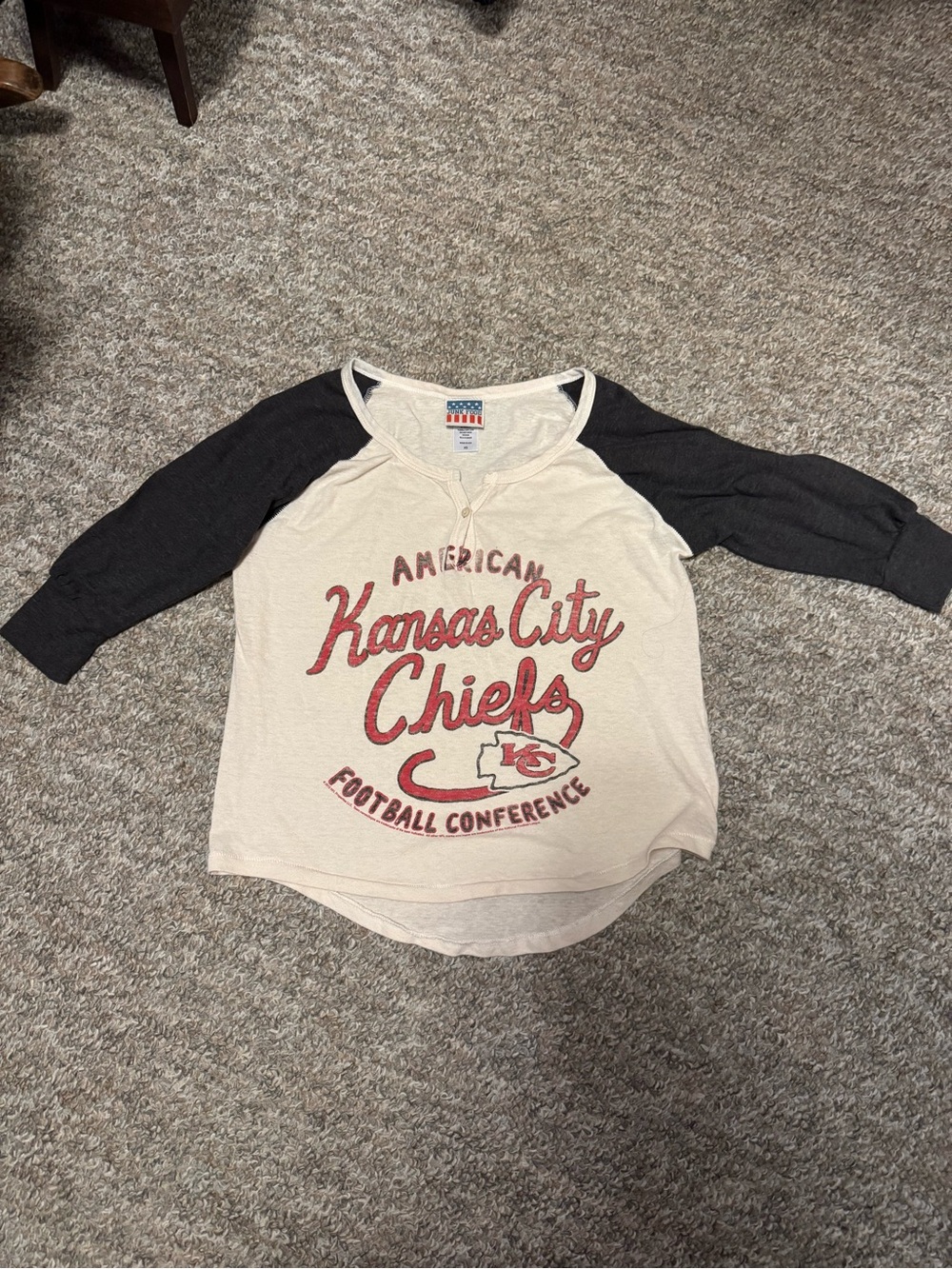 Junk Food Clothing Women’s Cream & Black Kansas City Chiefs Raglan Tee